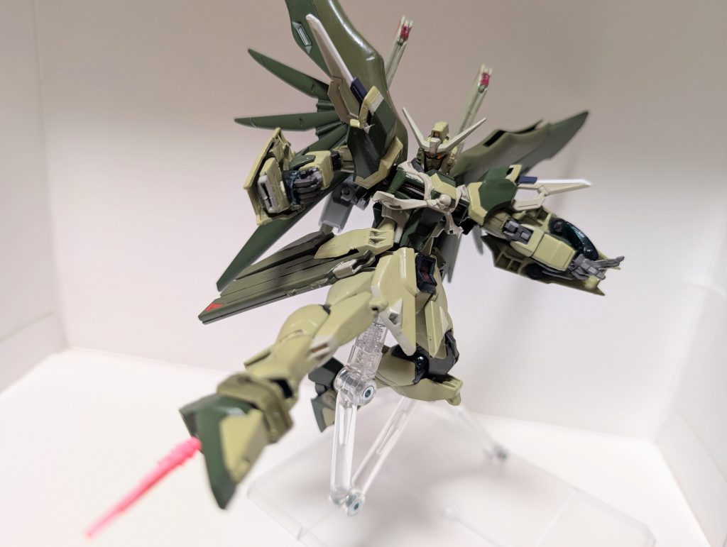 足裏にプランタシーカ足底部ビームダガー装備(ヴィーゼルナーゲル改に場所を取られて余ったフラッシュエッジ2を流用)。