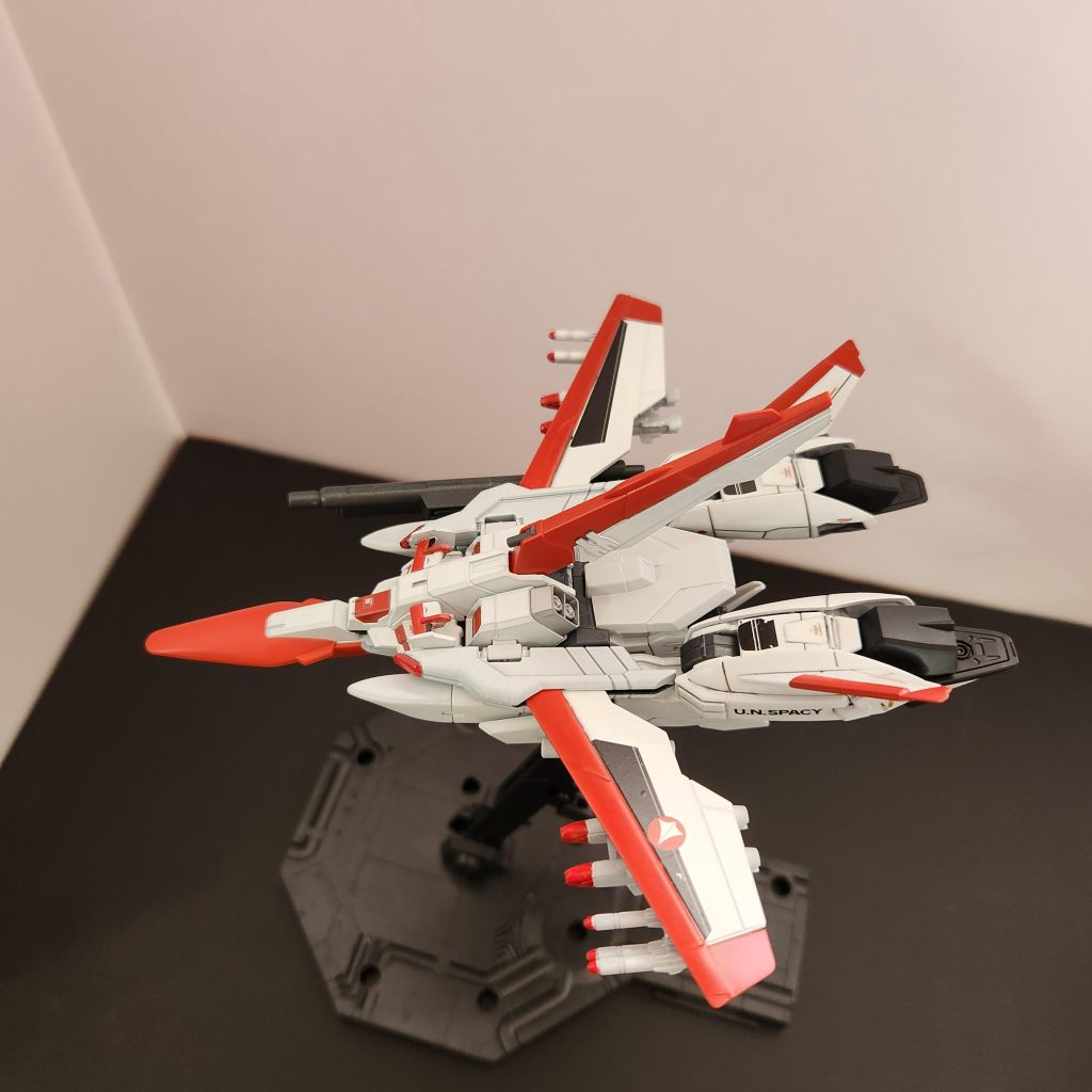 ファイター形態もカッコいいですね。