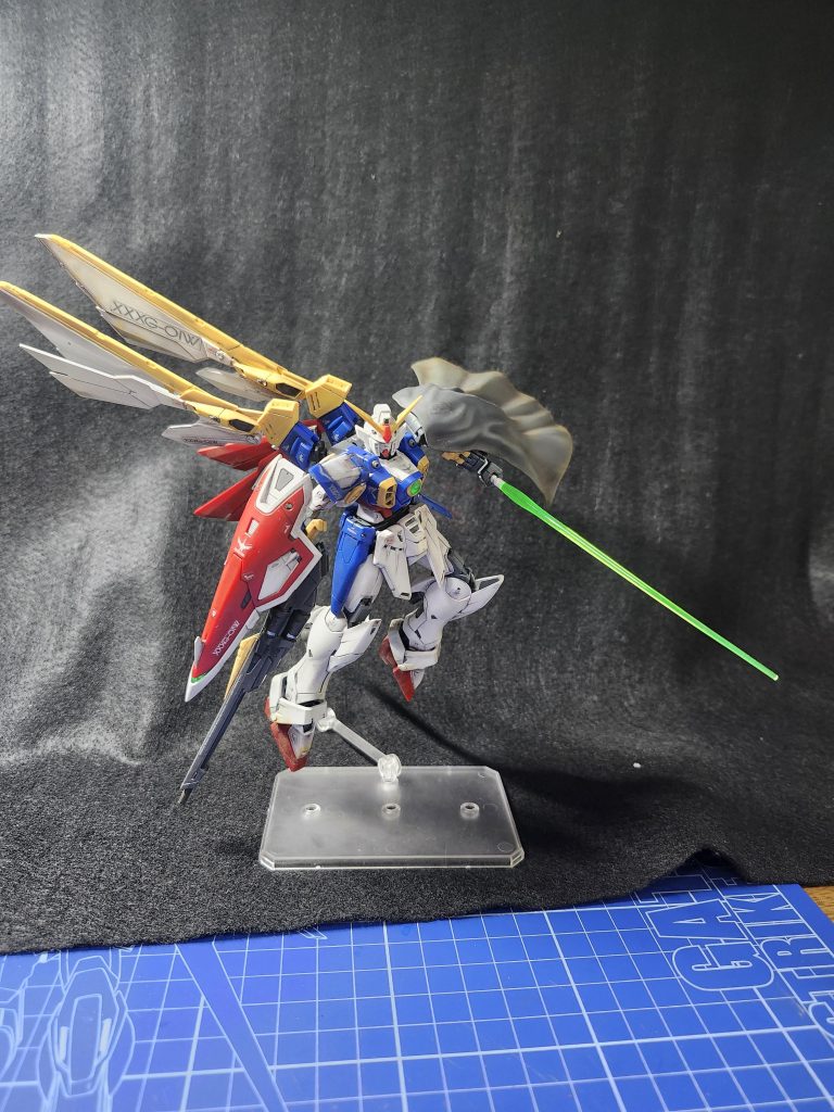 エクシアリペアのようなポージング