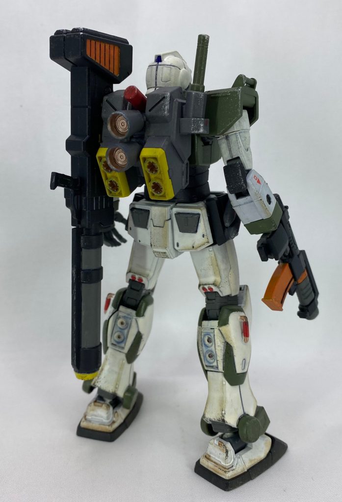 レールキャノンはフックとネオジム磁石でバックパックに懸架でき…ます…一応。磁石仕込んだものの、小型すぎて磁力足らず、ほぼ機能しておりません😓