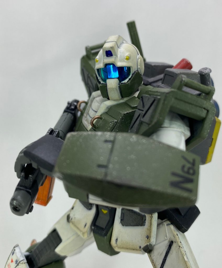 カメラアイはクリアグリーンですが、中に青いラピーテープを貼ってクリアブルーに見せてます。