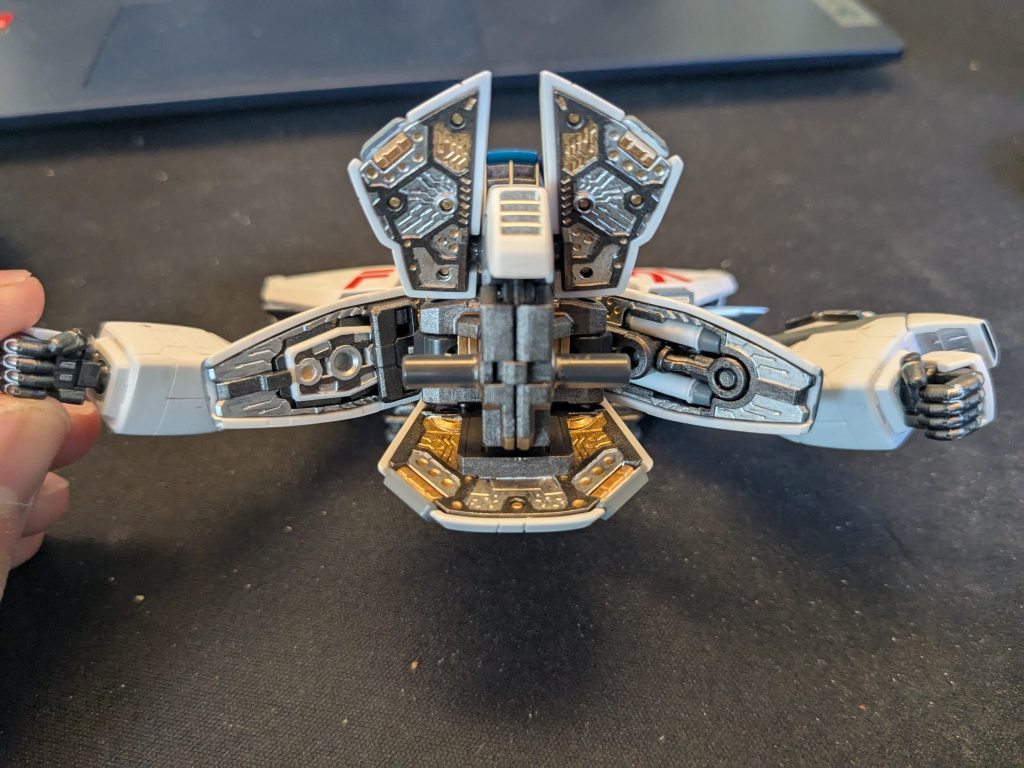 今回、初めてMGキットを仕上げるので気合を入れて塗装したいと思い、裏打ちパーツの色分けを筆塗りで頑張りました!個人的に満足のゆく色分けができたと思います!