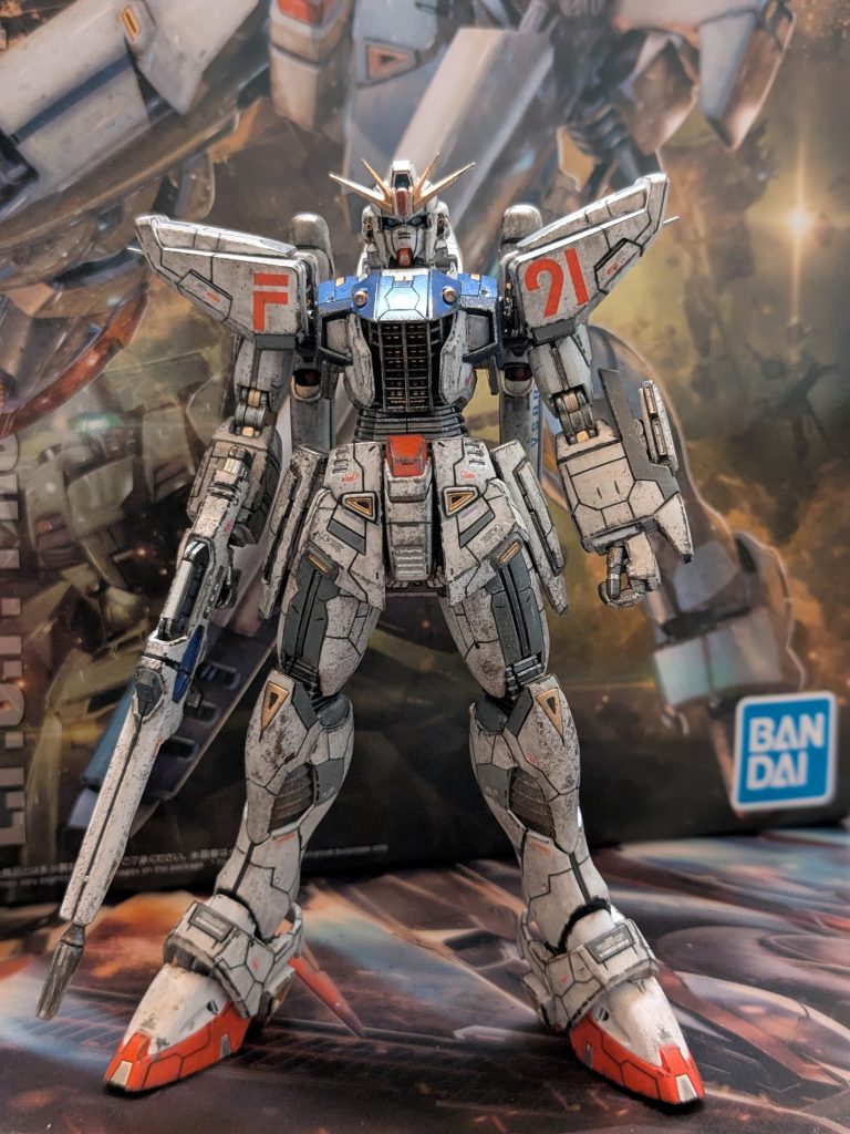 正面 ガンダムタイプのmsの中でも丸みを帯びていて、近未来感を感じさせるデザインでとてもカッコいい!とても20年以上前のデザインには見えないです!