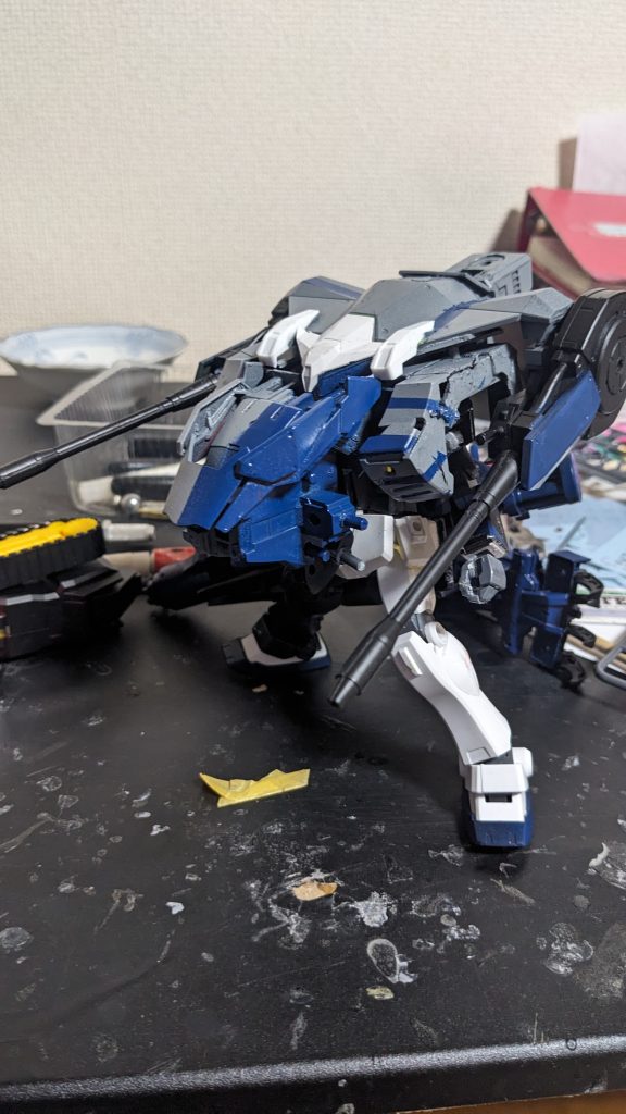 空間戦闘用試作型装甲これまでと違い機動力を上げる為に開発された。これによりこれまで懸念点であった機動力の上昇を成功している両端にはプロペラントタンクを2つ装備することによって長時間の運用を可能となっているＨＰＳとなっている為緊急時には着脱が容易となっている