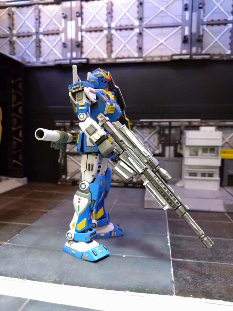 遠隔操作ゆえに細かな接近戦は難しいため、ロングレンジライフルによる遠距離支援を行う機体となった。大事な息子と言っているわりにライフル自体は100円で買える流行りのアレを切った貼ったした代物である(⁠＠⁠_⁠＠⁠;⁠)