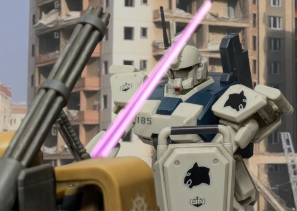 小隊長のエリカ・ローレンスが駆る1号機は彼女が得意とする格闘戦に対応するため原型のEz8よりも薄い装甲(陸戦型ガンダムと同程度)を使用。彼女自身の非常に高い操縦技術と航空団時代から使用しているパーソナルマークの黒豹からジオン軍では