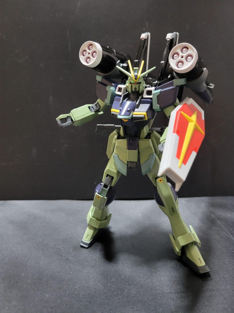 ミサイル部分も細かく再現されているのがいいですよね。ミサイルは赤なのか分からないので白で統一しました。