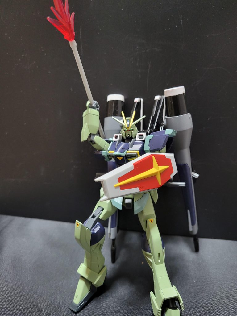 一応インパルスのビームライフルとビームシールドは付属してるので取り付けも出来ます。ブラストの活躍で輝く、アビスを撃墜した槍投げのシーンも簡単に再現出来るのでこれも良きです。