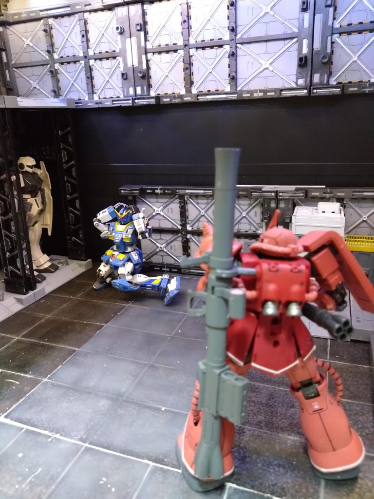 なんか３倍速いやつが(⁠｡⁠ŏ⁠﹏⁠ŏ⁠)うわ〜!父ちゃん母ちゃん怖い!!やばくなったら逃げてこいと言われた通り逃げ帰るガンダムRC。