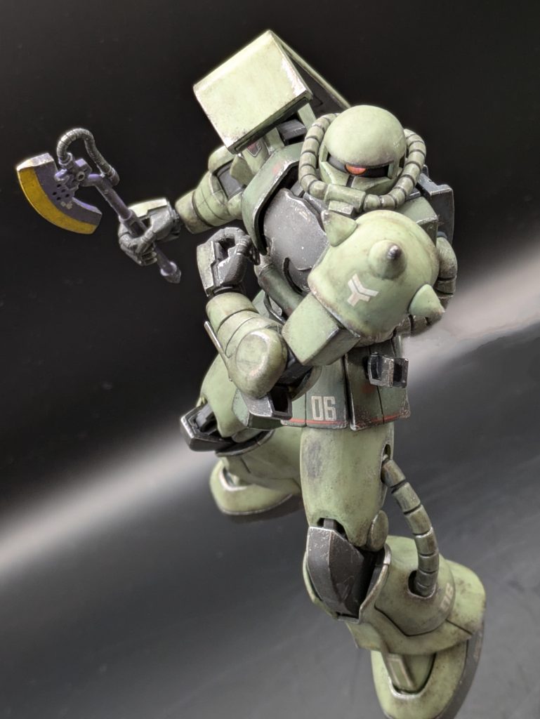 肩の階級章に注目❗️中尉でーす❗️でも、ツノ生えてませーん❗️(前回投稿のグフ同様、作った後から階級を知る💦)