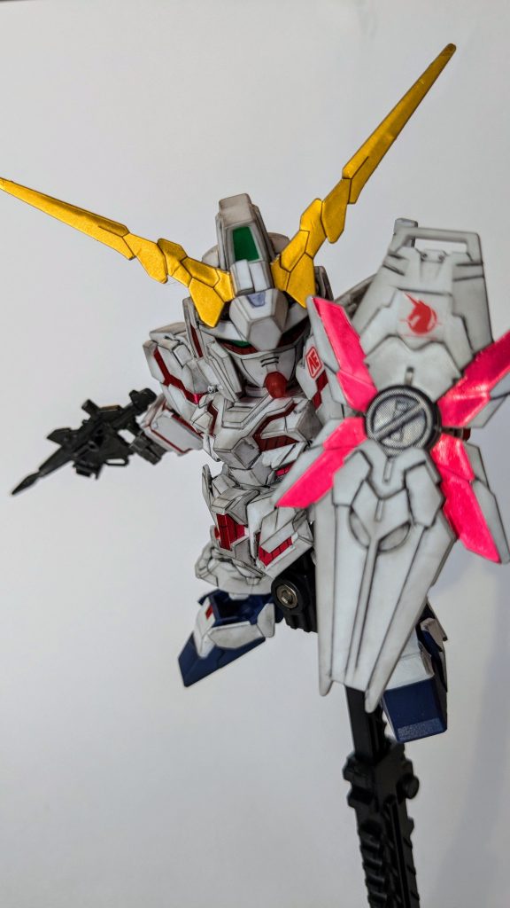 試行錯誤しながら、ユニコーンのカクカクしたエッジをアニメっぽく強調してみました。が、技術不足でどうしても面が汚くなってしまうのが反省点です。