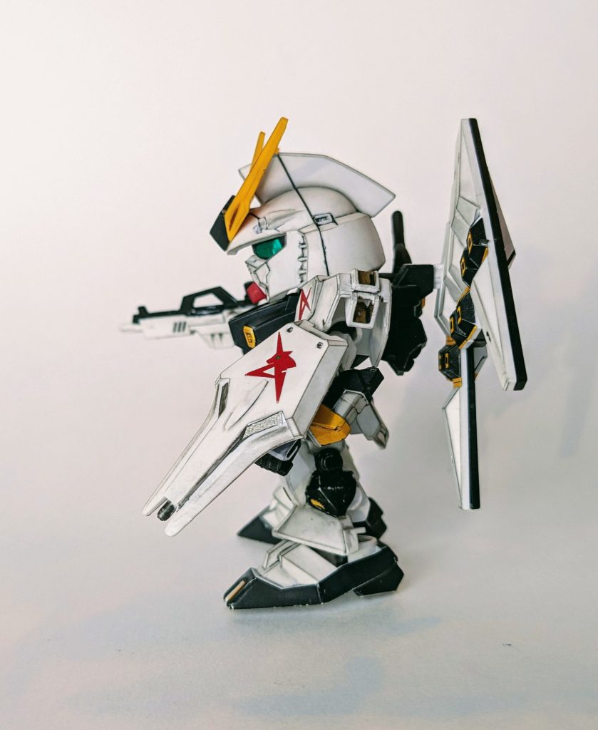 SDだけど、おもちゃっぽくならないように、スミ入れ＆つや消しトップコート＆パステルでエッジ強調と陰影