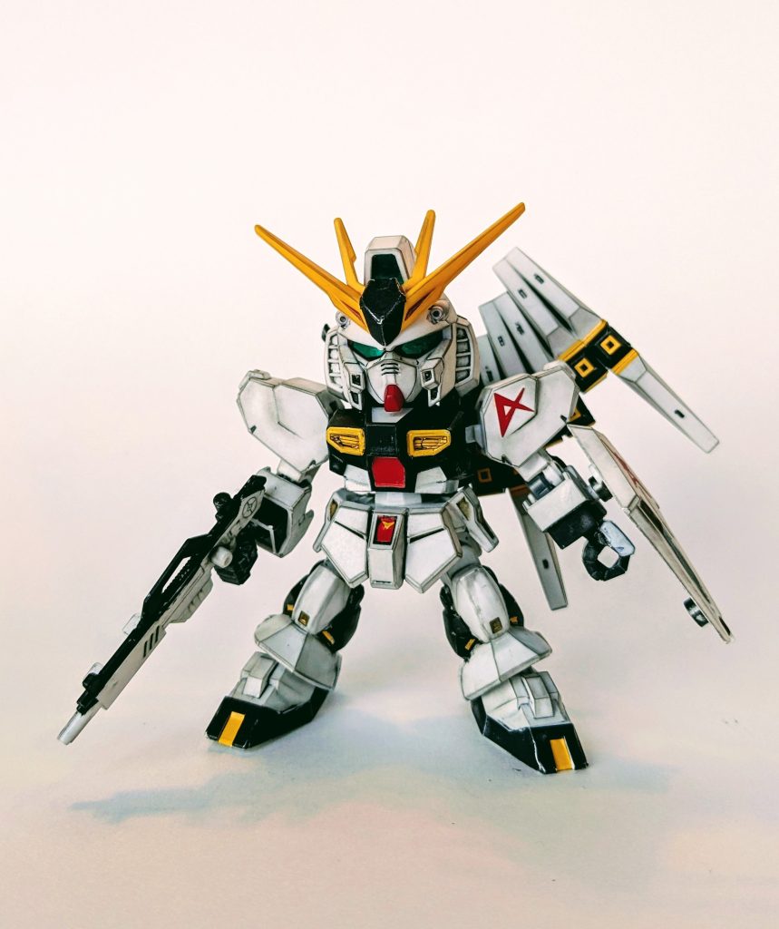 色は成形色＋付属シール（「8歳児には無理やろ!」というぐらい細かくて数も多い）＋手甲のみ塗装