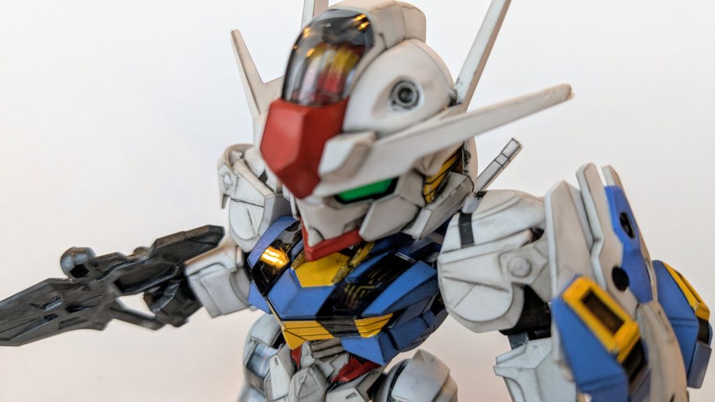 パステルシャドウは、つや消しコートをかけてからでないとエッジに粉のつきが悪い反面、私にテクがないので、キレイにしておきたい面にも粉をつけて汚してしまう、というので困っていました。今回は、トップコートはせずに、メラミンスポンジで全体を磨いてからやってみたら、粉がつきすぎすちょうどいい塩梅になりました。