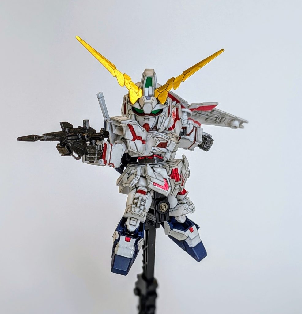 ビームサーベルを筆塗りした以外は、成形色と付属シールのみの仕上げです。対象8歳以上のわりには、シールの数も細かさも結構大変でした。