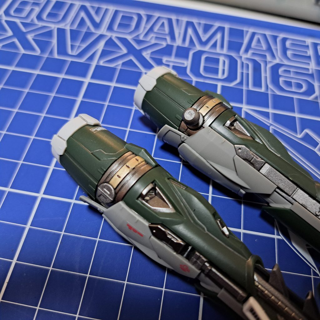 武器の一部はエナメル塗料のチタンゴールドで筆塗りし情報量UP