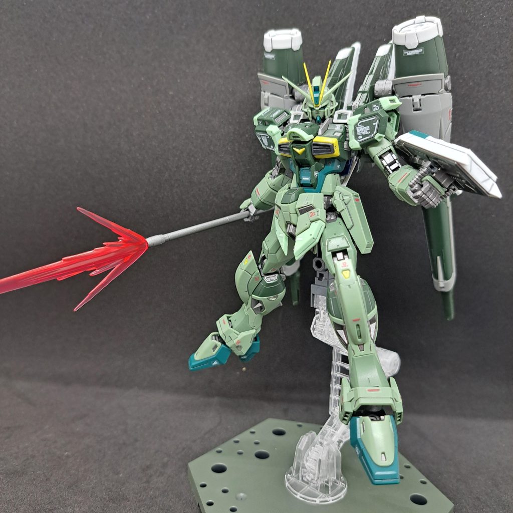 ビームジャベリンを装備してはい、こちらはカメラの設定をミスっております写真撮ってポーズ変えた後に気付きましたね…初っぱなからミス多めだな…笑