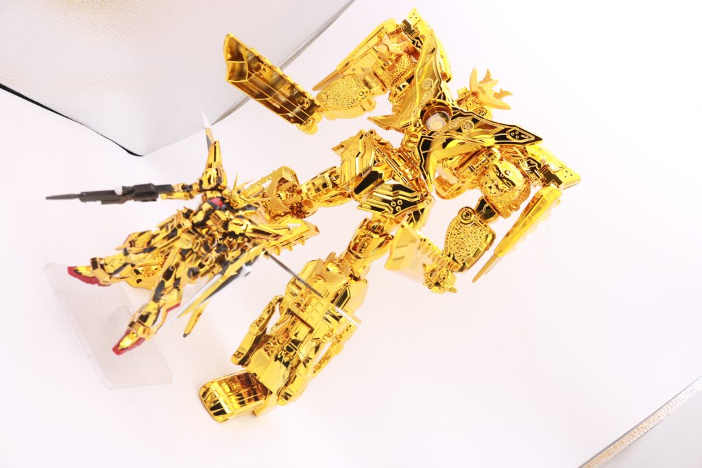 ゴールドンメッキドンオニタイジンとツーショット。メッキがすごく綺麗!光が宝石みたい!