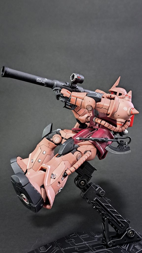 肩アーマースカート裏など黒系で塗装。アーマーのとこにヒビが!肩のスパイク落ちそう。