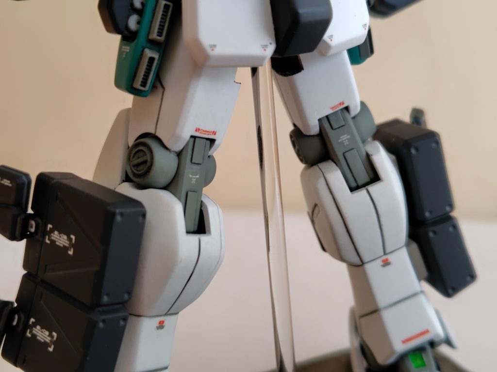 膝関節はPE素材だったので自作して交換しました。ディテールUPもしています。