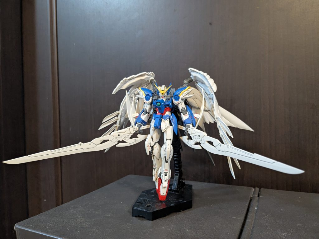 近接戦闘用に大型ソード。ソードはHJの付録ですが、それだと柄の部分が一つしかないので自作してます。デカすぎて全体を写そうと思ったらだいぶ小さくなってしまいました。