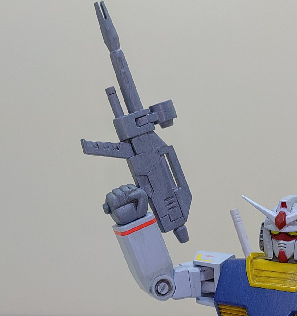 今回初めてアクリルガッシュ塗装に挑戦してみたんですが、筆ムラのコントロールがすこぶる難しくてリターダーの偉大さを思い知る結果になりました。画像はビームライフル(石器)