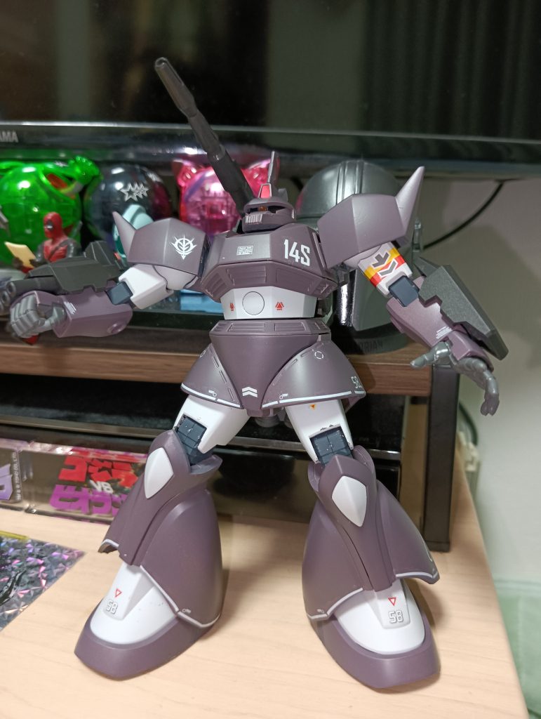 一応各所合わせ目消し、モノアイはハイキューパーツのエスピープレートにHアイズを埋め込んでます