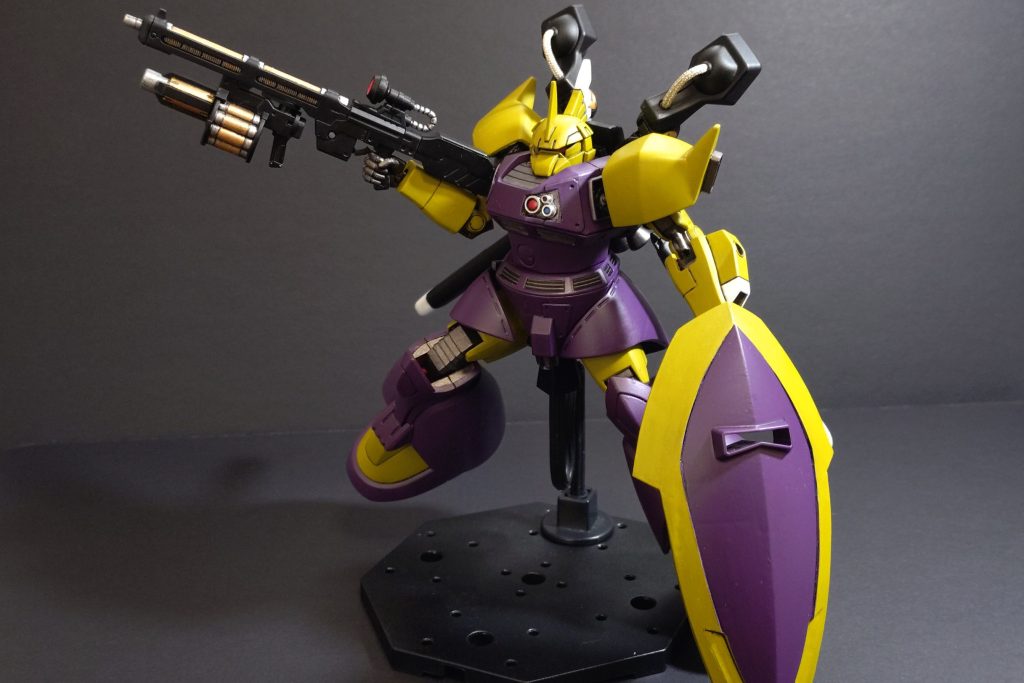 全身。素体のゲルググからあちこち改造してあります。