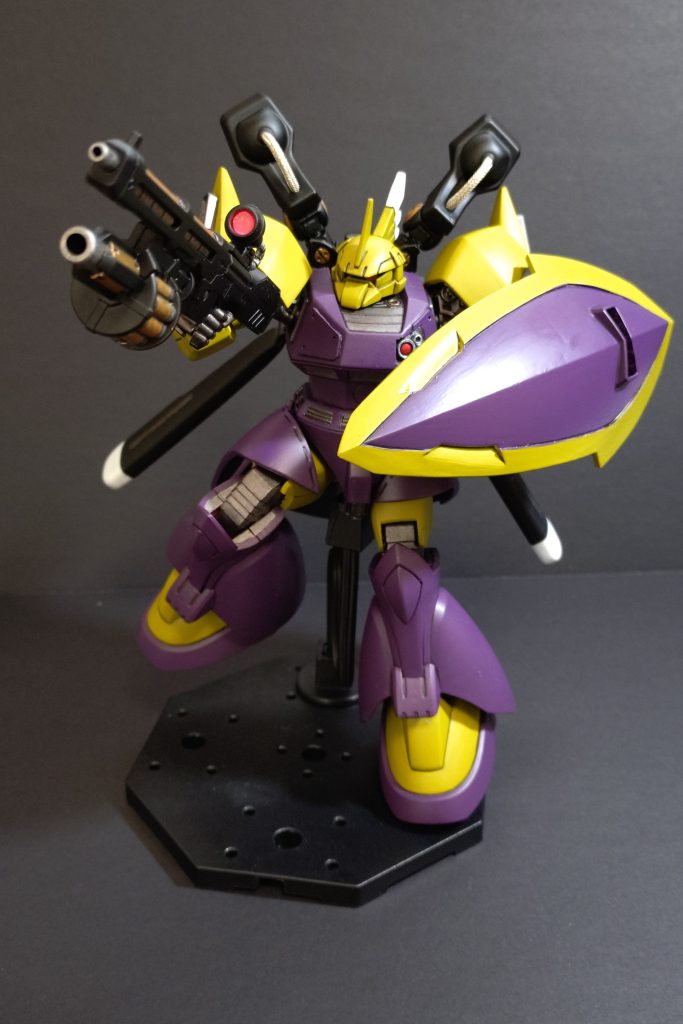 最後は決めポーズ。シールドはマリーネライター風に改造、スカート周りも拡張してます。