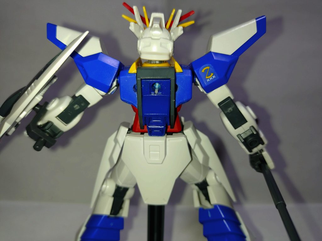 背部はEGストライクガンダムの背部パーツを流用してドレッドノートの背部に移植して、様々なストライカーパックを取り付けれるようにした。