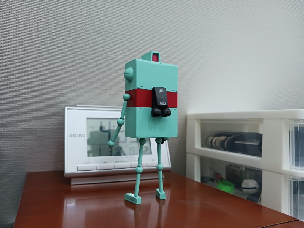 背面デザインは(も？)、いい加減です。