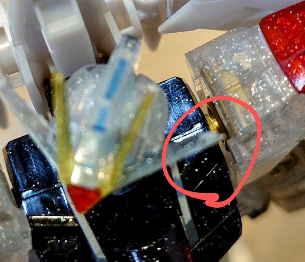 さらに失敗は続くよどこまでも。ブレードアンテナです。中途半端にネットで仕入れた付け焼き刃知識でアンテナの安全基準フラッグとやらを切り落とそうとしました。アンテナが折れました。最悪ですがダクソで鍛えた私の心はまだ折れてません。ぐんにゃりコンニャクみたいに曲がって萎えましたが。