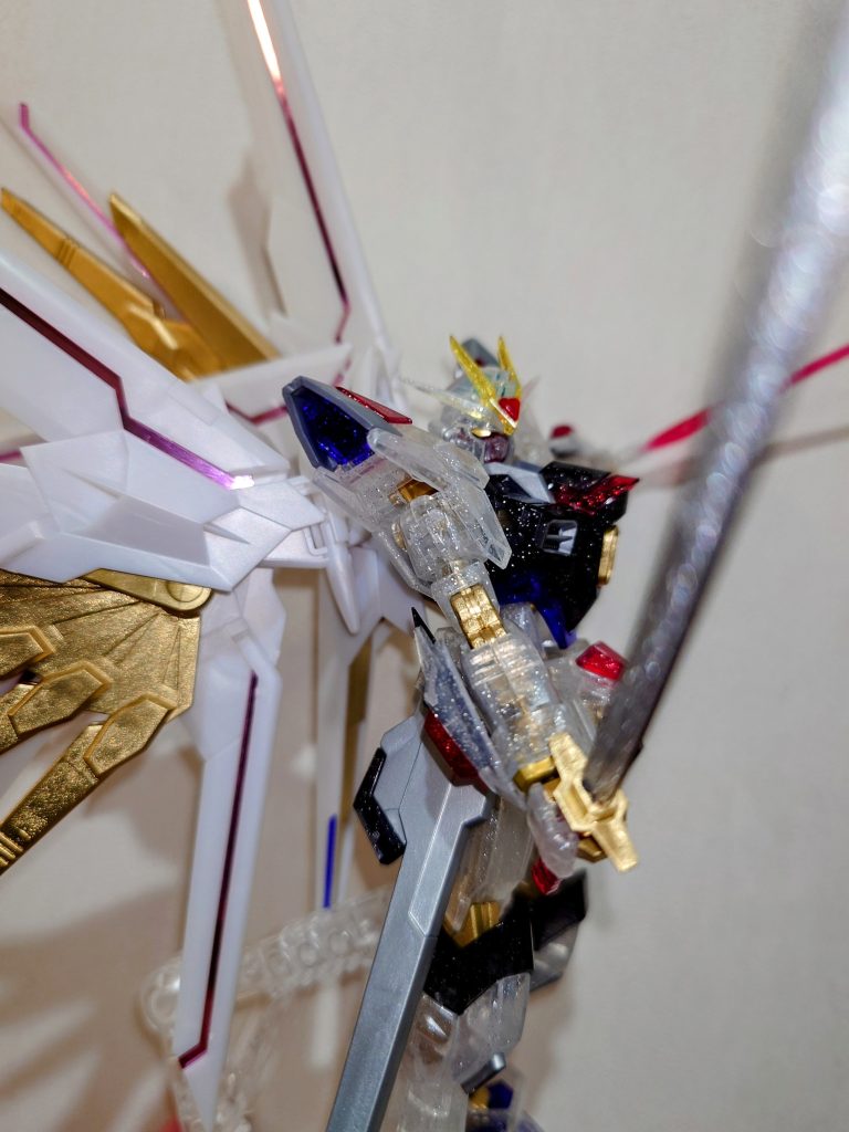 以上、マイティーストライクフリーダムでした。拙い文章とへなちょこ制作テクニックによるお目汚し失礼しました。また再販か中古ショップに何か出回っていたら頑張って作って投稿させて頂きます。次は墨入れとつや消しに挑戦します。ありがとうございました。