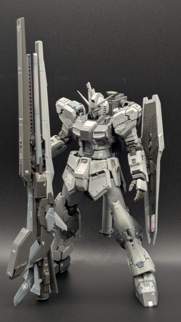 要所でAKOのエッチングパーツを初めて使ってみましたが、プライマー塗ってもすぐに剥げたりとなかなか扱いが難しいですね…。パーツ分割がとにかく細かく、色分けは容易でしたが塗装工程はめっちゃ大変でした。