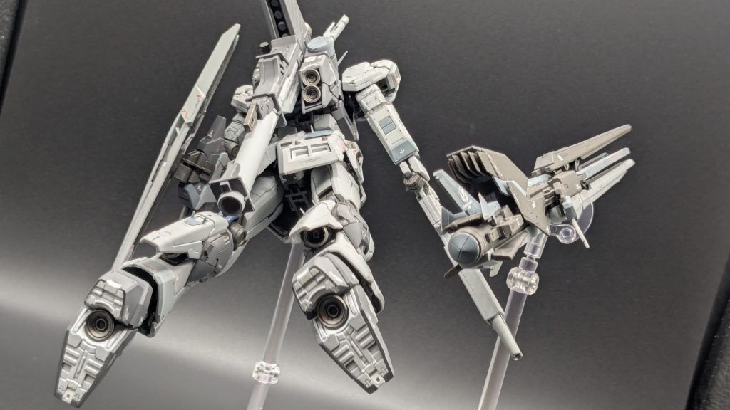 白はMr.カラーの水性ホワイトで吹いてみました。足裏を白にするのが、自分の中で流行りそうです。