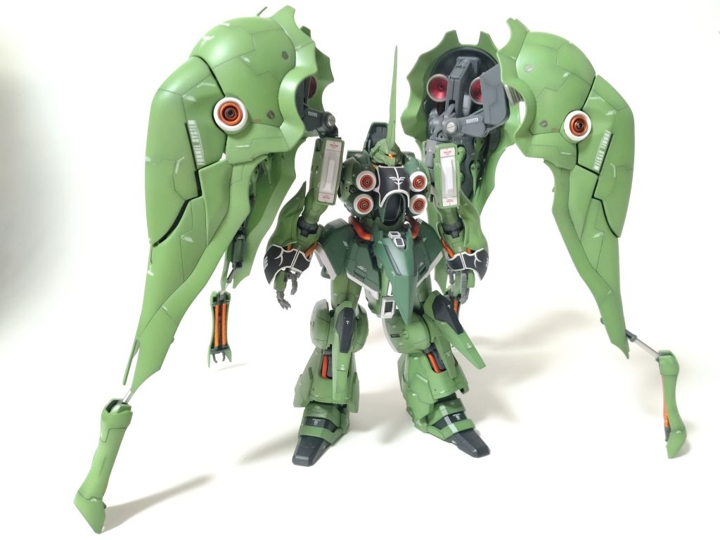 欠点としてはバインダーが重くなりすぎて隠し腕で控えをとらないと自立できません!専用のディスプレイベースでも作ってスタークジェガンと一緒に飾りたいです。(^^)