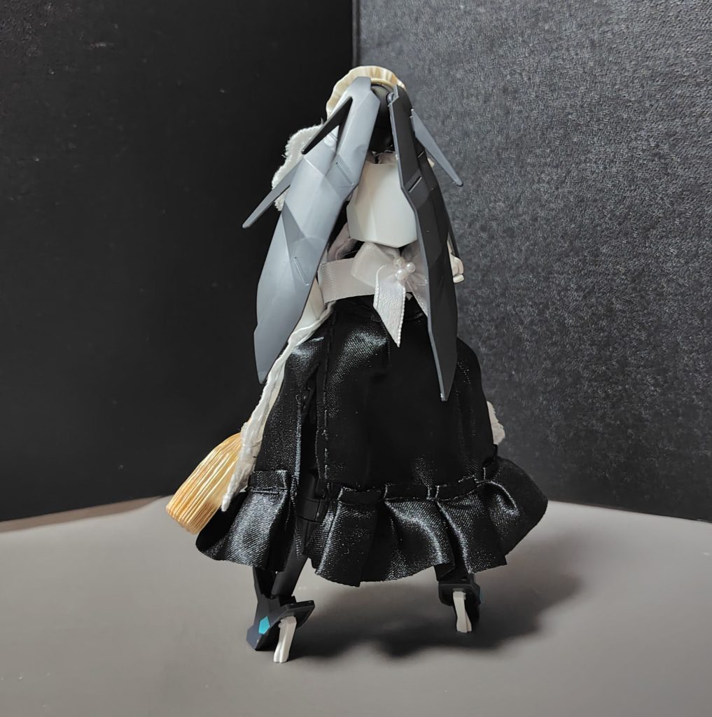 リアビューエプロンの上からバックパックを装備出来るようにしています。