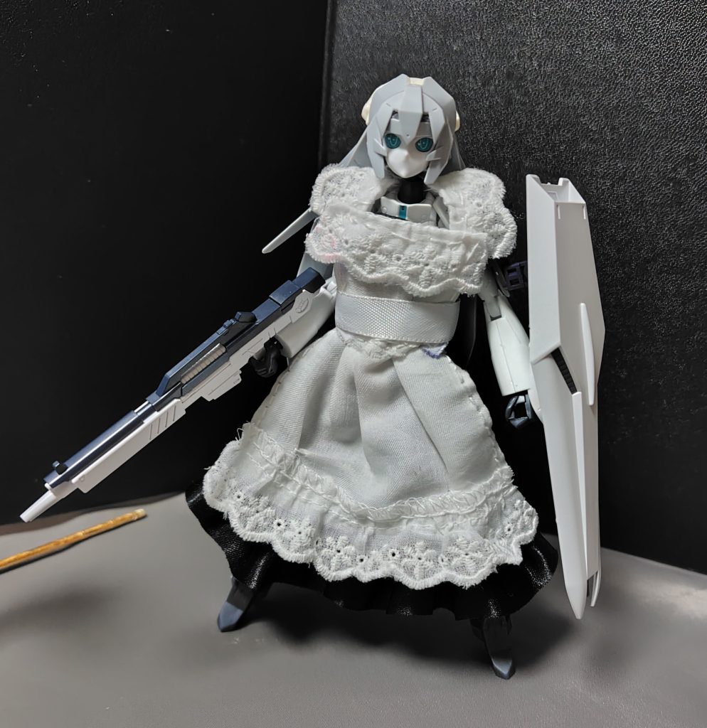 メカフェイスチェンジでバトルメイドになります。※装備はνガンダムのビームライフルとシールドです。