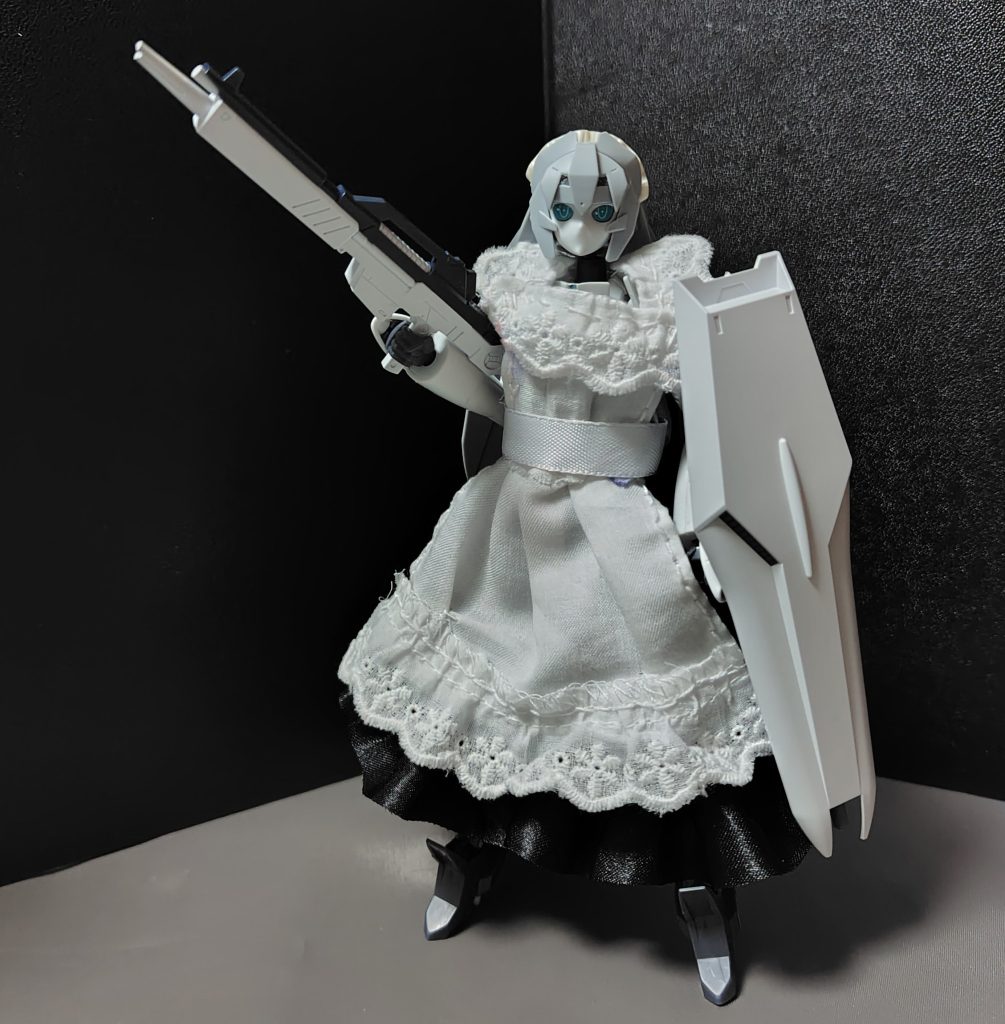 今回はモビルドールメイの為に作りましたが、恐らくサイズが似ているダイバーナミはこのメイド服を流用出来るかもしれません。