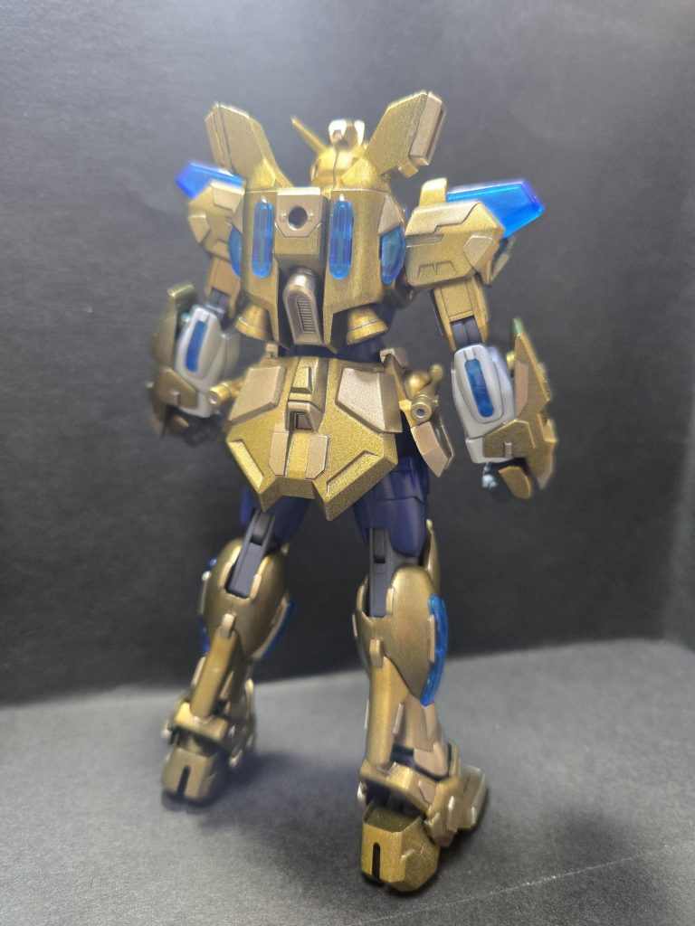 バックパック上部は長く感じたので短くしてディテールアップパーツを貼り付け、更にバーニアも追加しました。