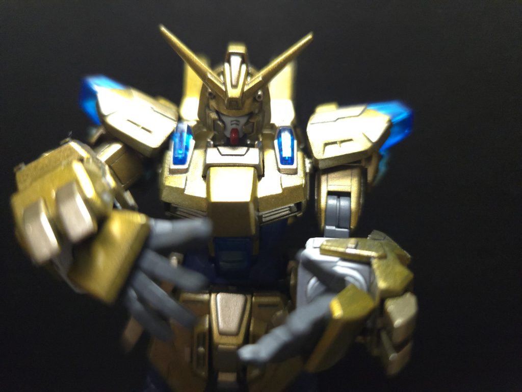 アテナエクスクラメーション風な構えで1枚。