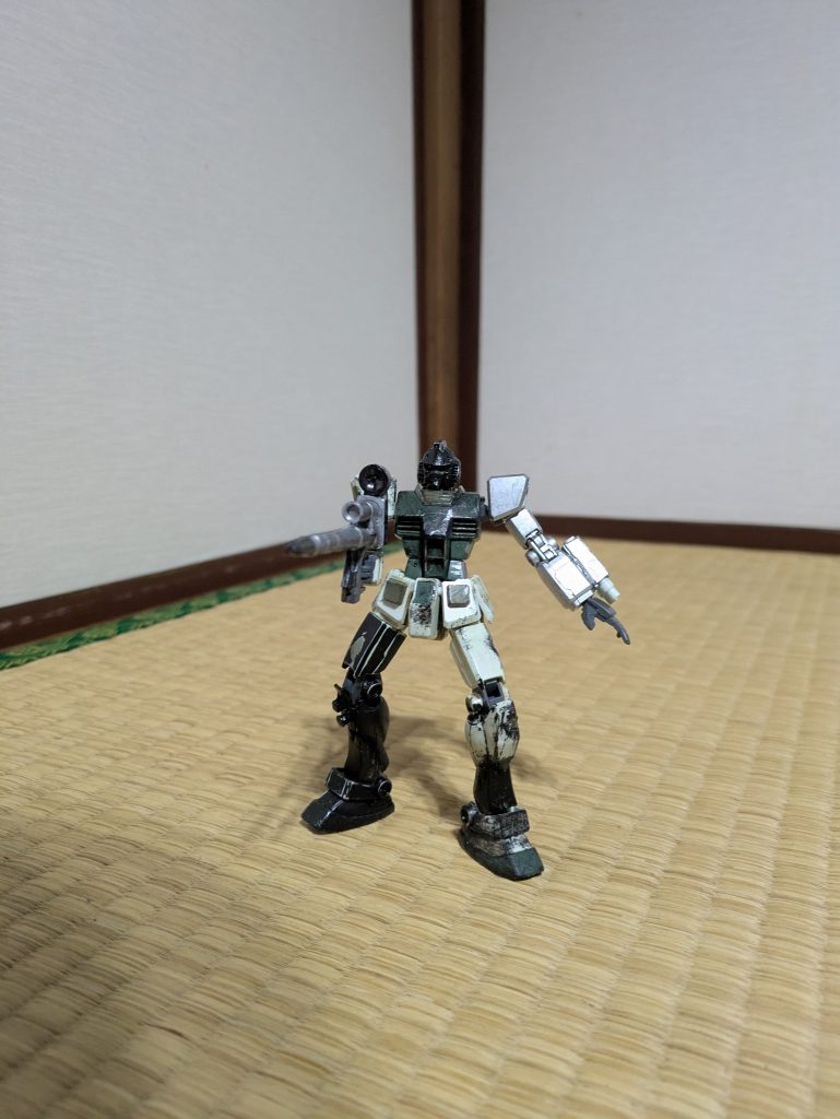 ガンキャノンのビームライフルを使ってます