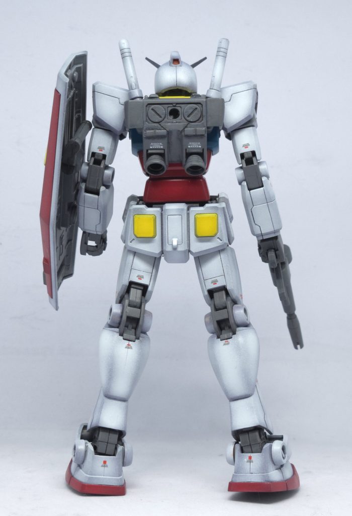 後ろ。ここらへんは後ろだから~と手を抜くあたりが成長してないな~と感じました。バックパックはプラ板を使いプチ改造。プラ板加工デザイン力チェック。