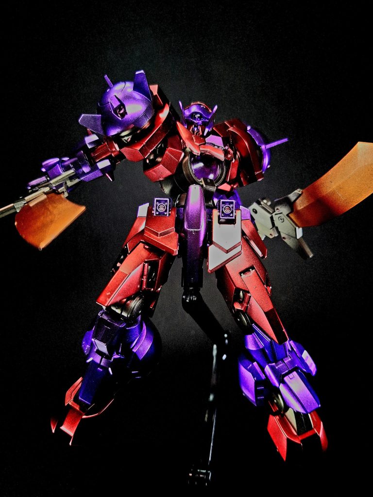 武装・必殺攻撃GNオーガソード本機のメイン武装である一対の大型剣。アンドレイのジンクスIVが装備していたジンクスIIソードのGNバスターソードの機構を活かしており、刃部分にGNフィールドを定着させることでシールドとしての運用も可能。