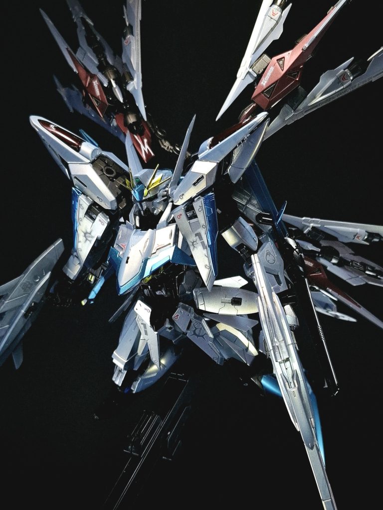 EW452HW マニューバストライカーエクリプスガンダム用にオーブが開発した高機動ストライカー。分離させることでストライカー単独での飛行を可能としている。