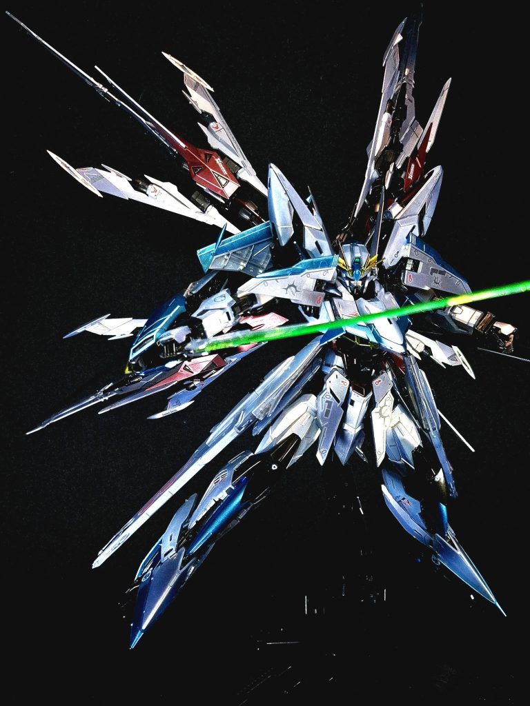 72式ビームサーベルジンライのグリップを分離する事で抜刀状態となる、エクリプス専用のビームサーベル。