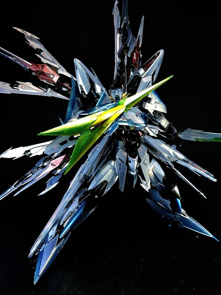 PS-02ビームシールド両腕部に搭載されたビームを展開する防御兵装。第1次連合・プラント大戦では見られなかった装備。篭手のビーム発信機をポップアップさせ、楔状のビームを展開する。シールドだけでなく、アームソードとしても使用可能。