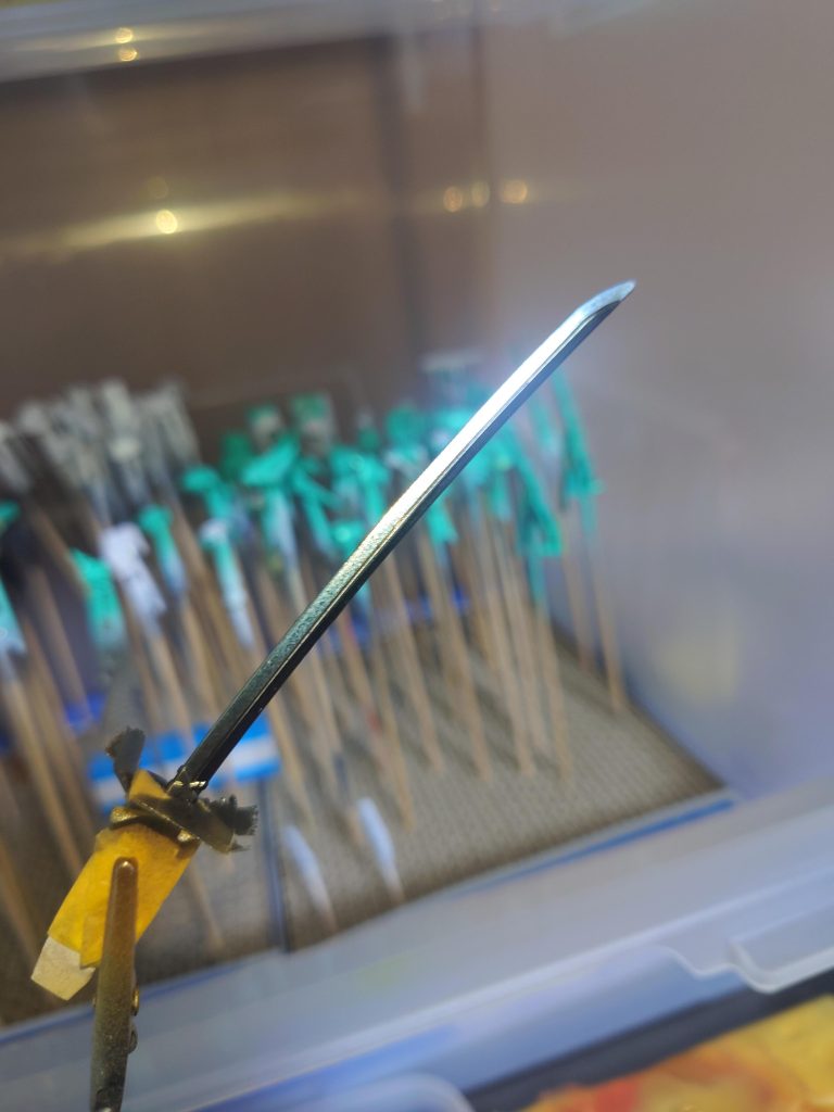 刀身はボーンミラーでメッキ調に