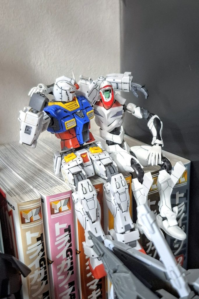 おまけ 同じ白いもの同士ジオン軍にトラウマを与えた悪魔(左)視聴者にトラウマを与えた天使?(右)微笑ましですね!!!!!、、、?