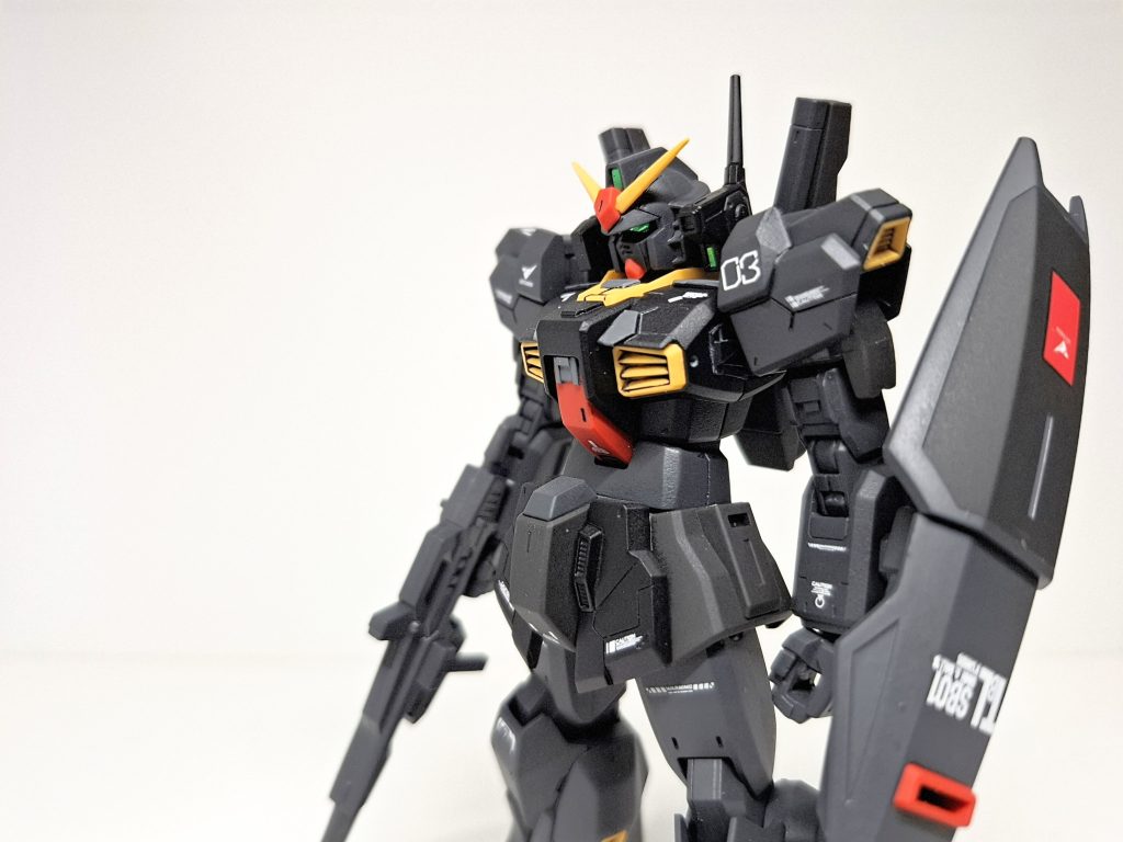 今回の改造点は肩のアーマーの形状変更とスジボリとパテで胴の延長しています!!!延長具合はだいたい3~4ミリです。一部プラ板でディテール追加してます!!!!!そして一様全塗装です!!!!!